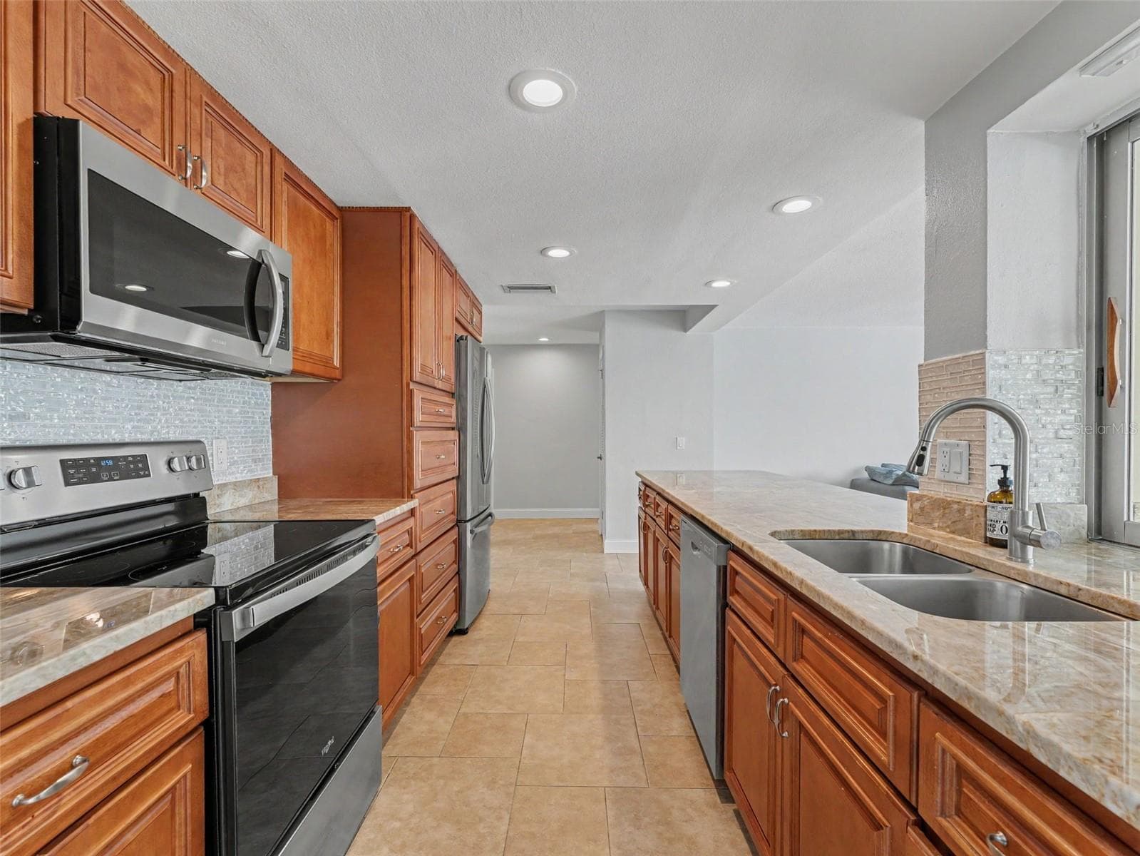 4956 GALLEON COURT — photo 10 of 37