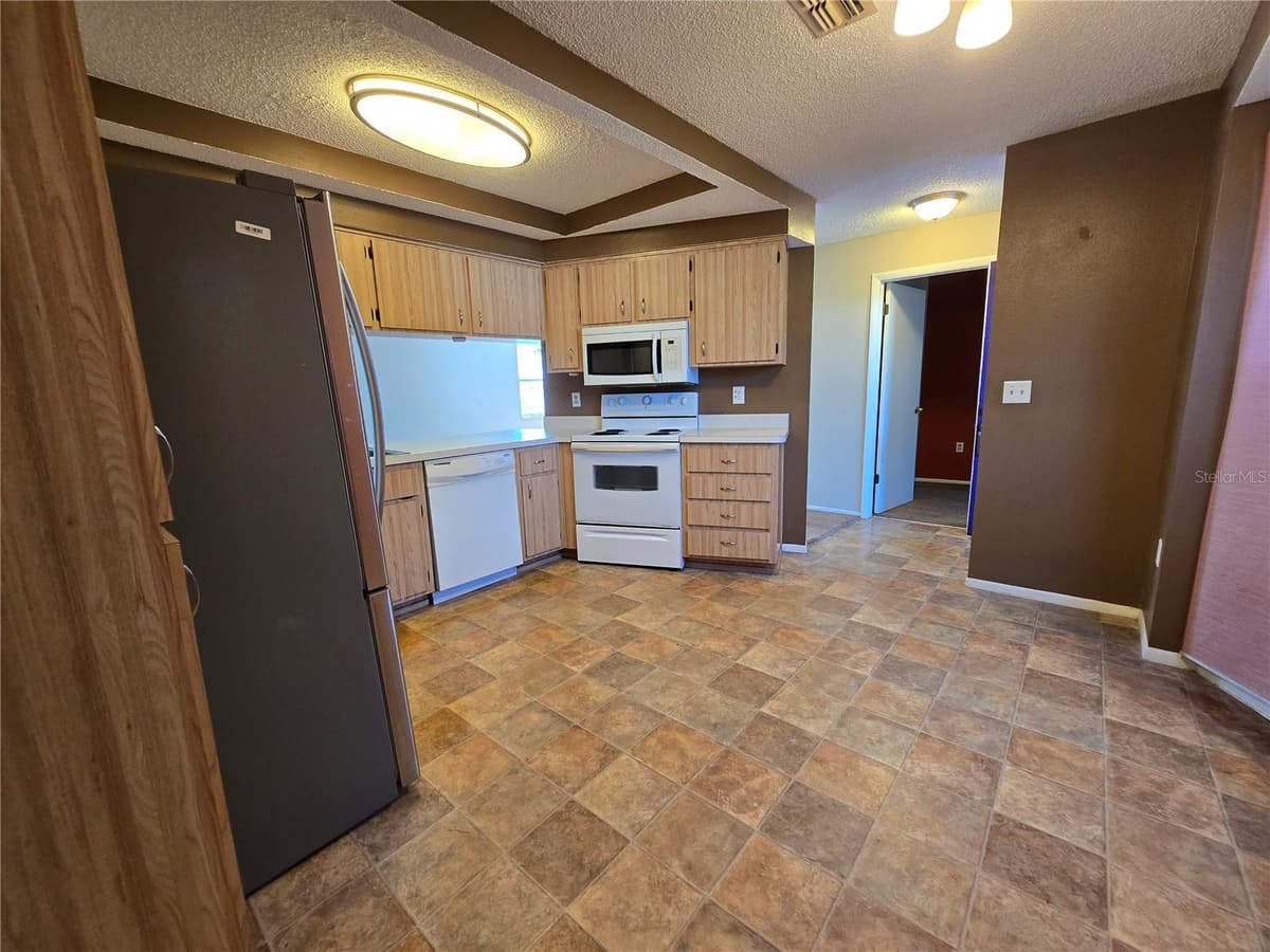 9836 MOREHEAD LANE — photo 11 of 56