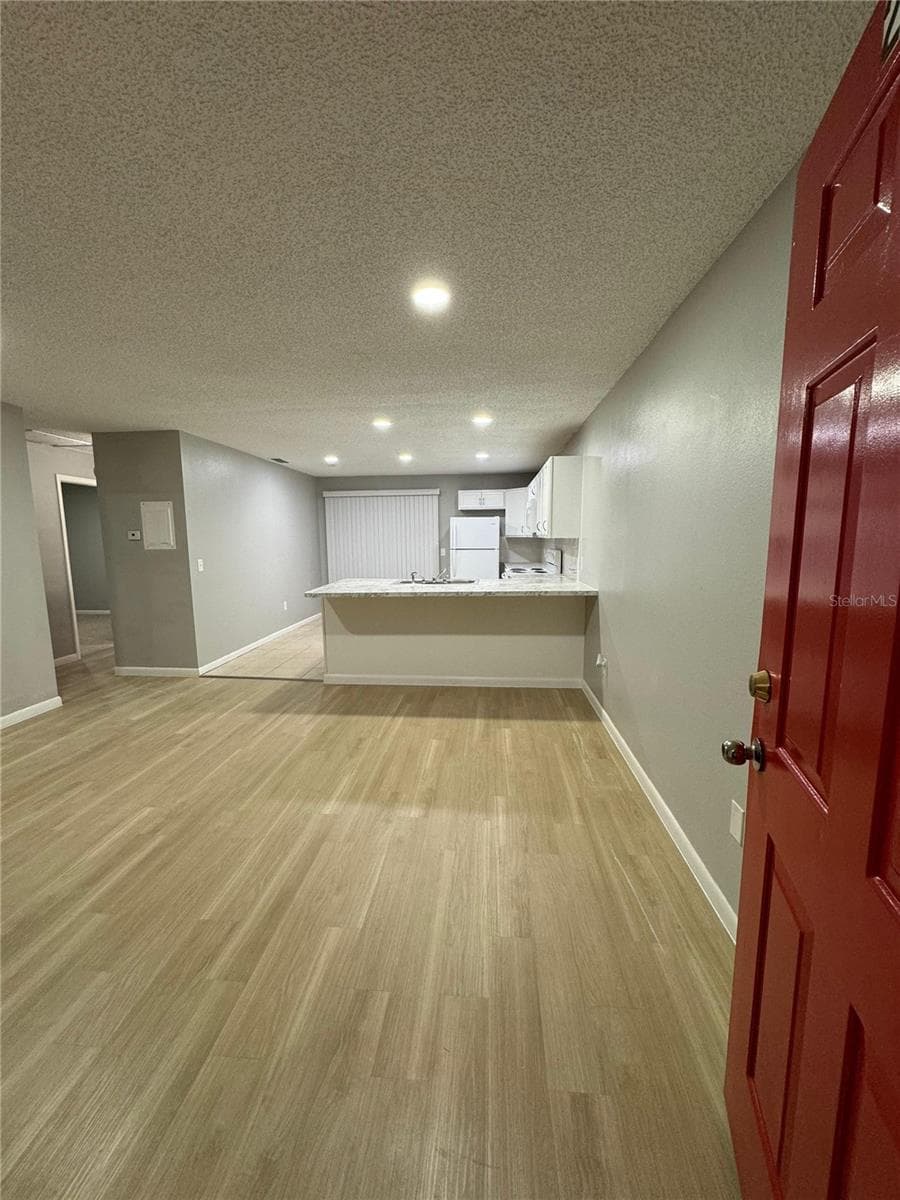 2526 ELM AVE — photo 6 of 8