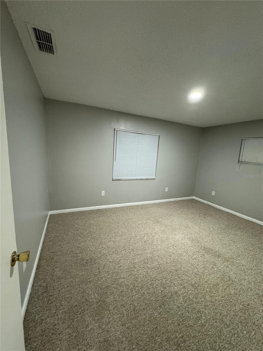 2526 ELM AVE — photo 3 of 8