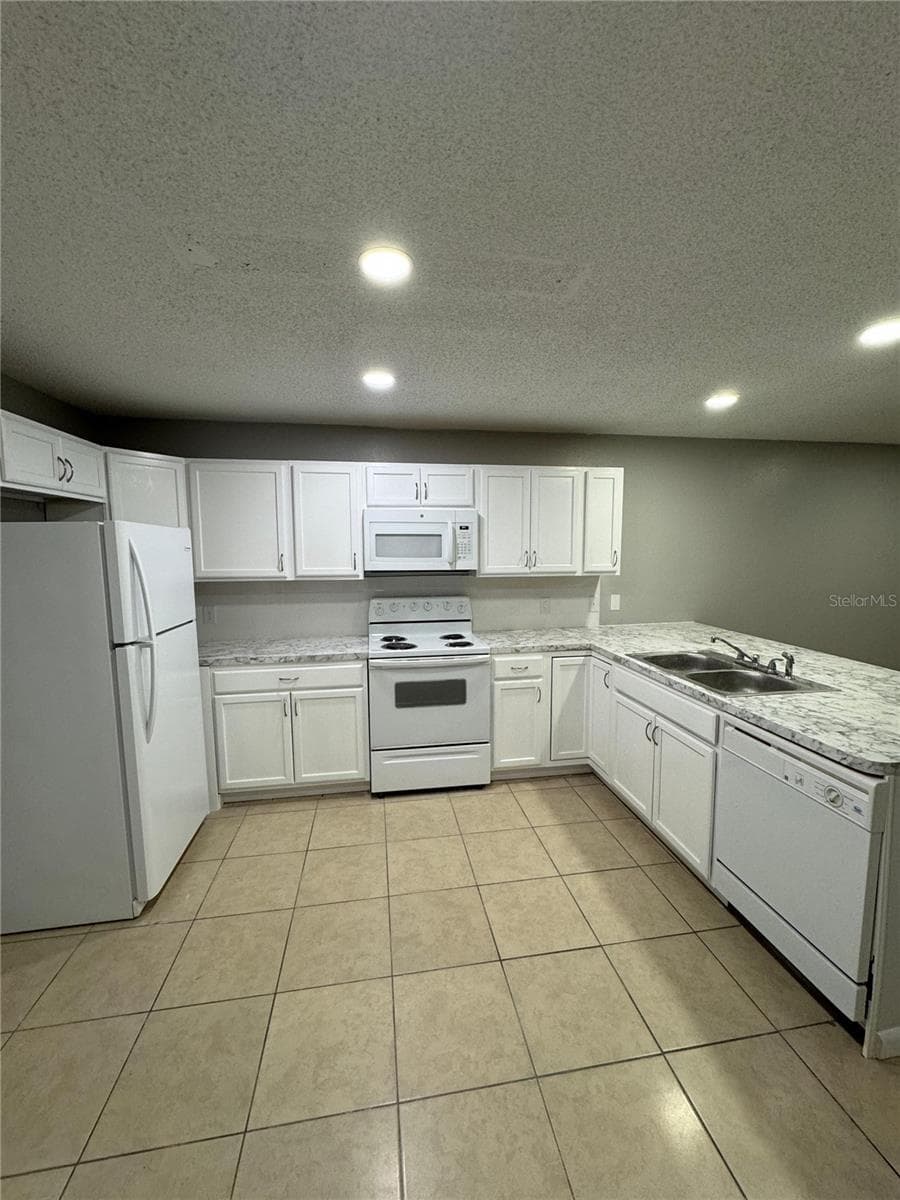 2526 ELM AVE — photo 5 of 8