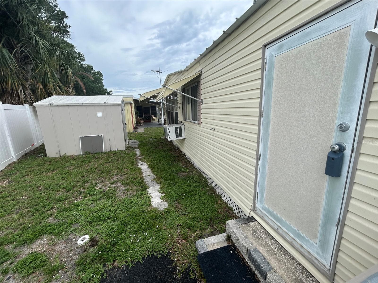 12674 SEMINOLE BOULEVARD — photo 10 of 39