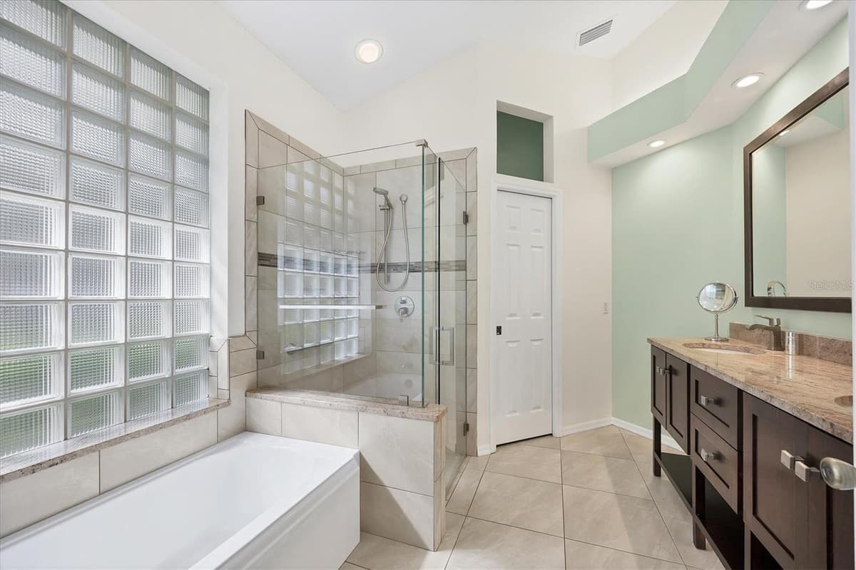 7916 HAMPTON COURT — photo 22 of 65
