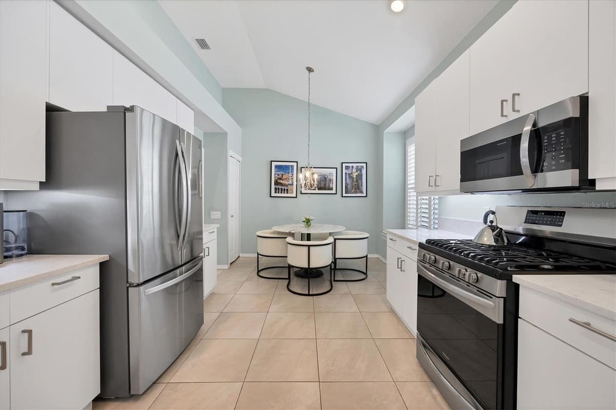 7916 HAMPTON COURT — photo 14 of 65