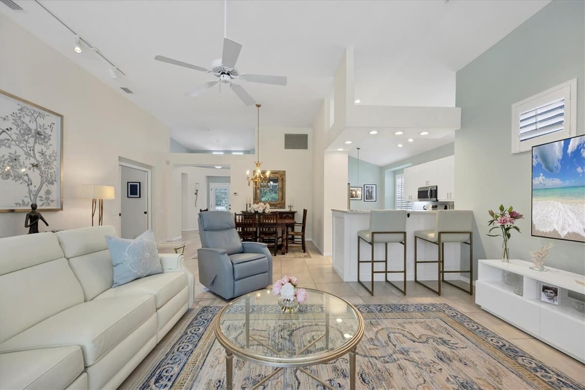 7916 HAMPTON COURT — photo 9 of 65