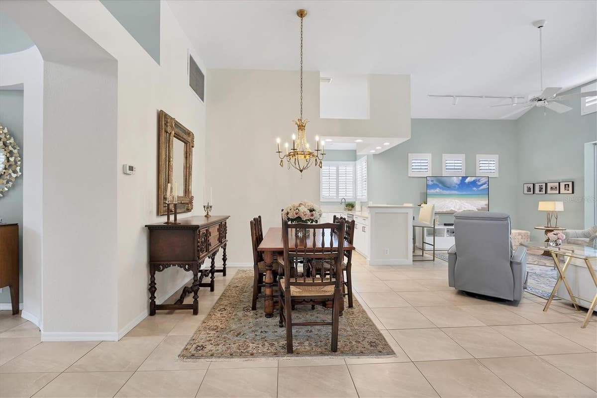 7916 HAMPTON COURT — photo 17 of 65