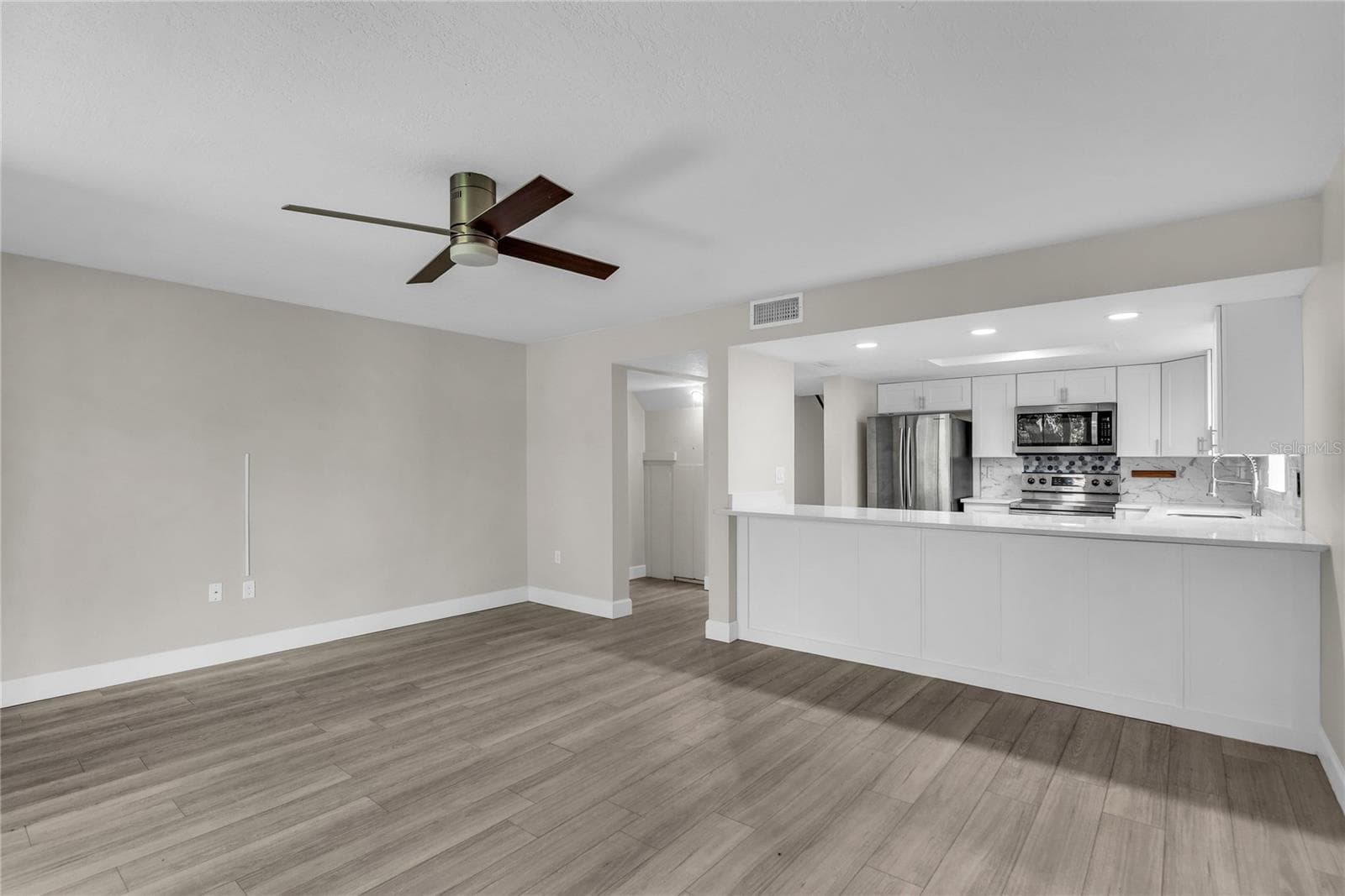 189 OAK LANE — photo 5 of 35