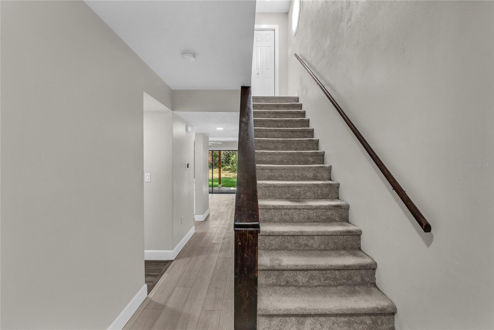 189 OAK LANE — photo 10 of 35