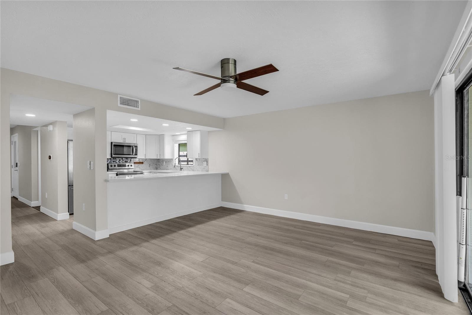 189 OAK LANE — photo 6 of 35