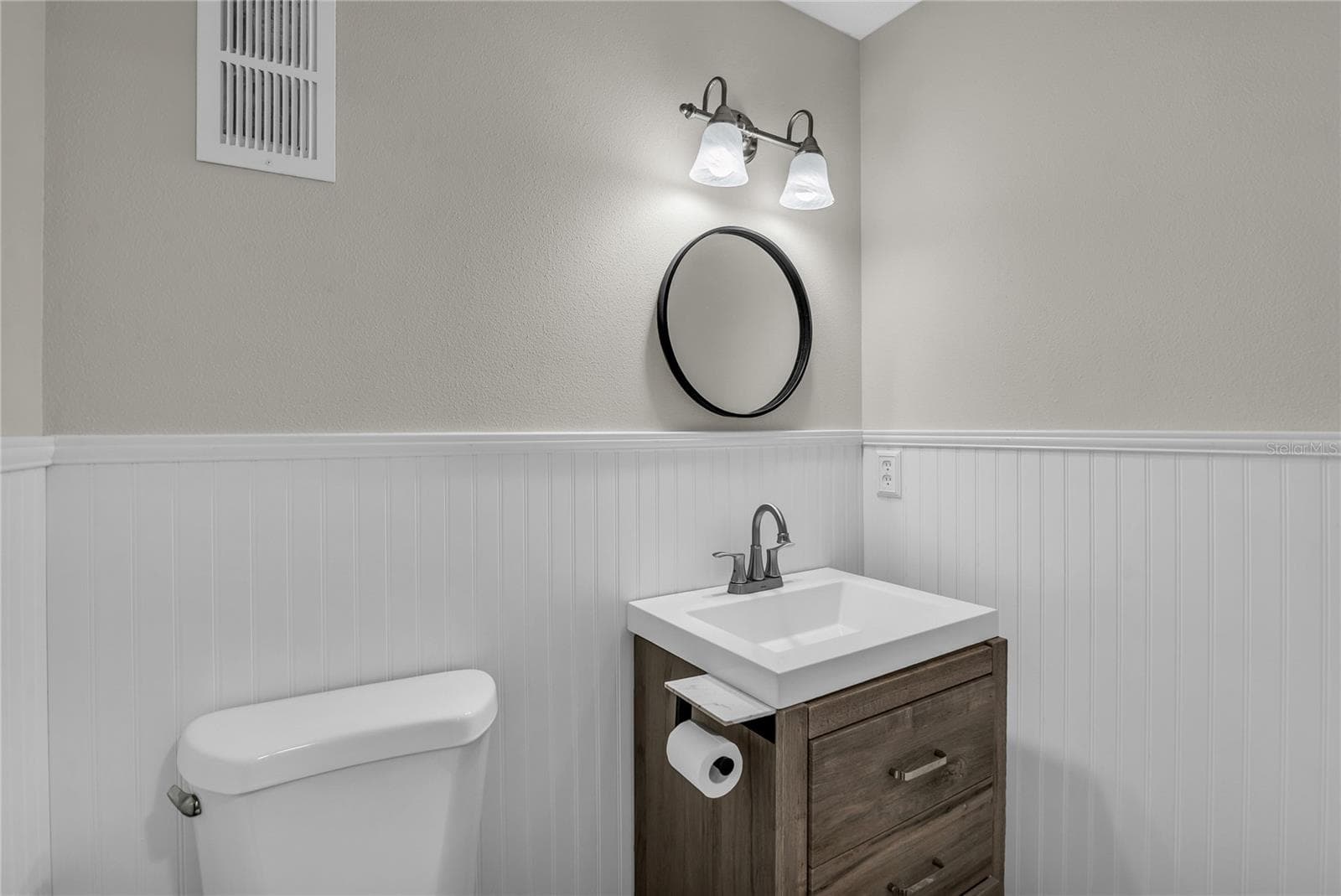 189 OAK LANE — photo 9 of 35