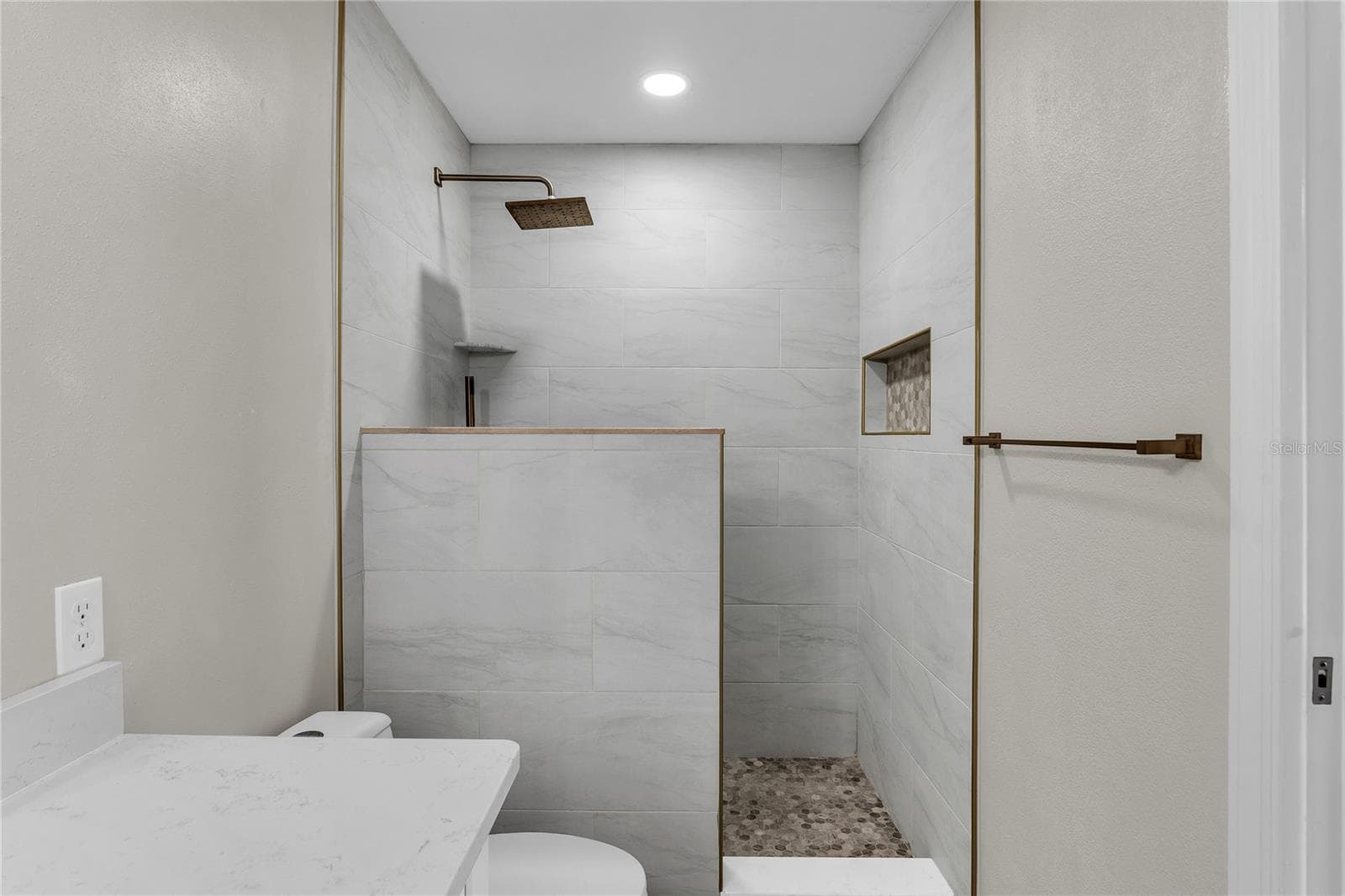 189 OAK LANE — photo 17 of 35
