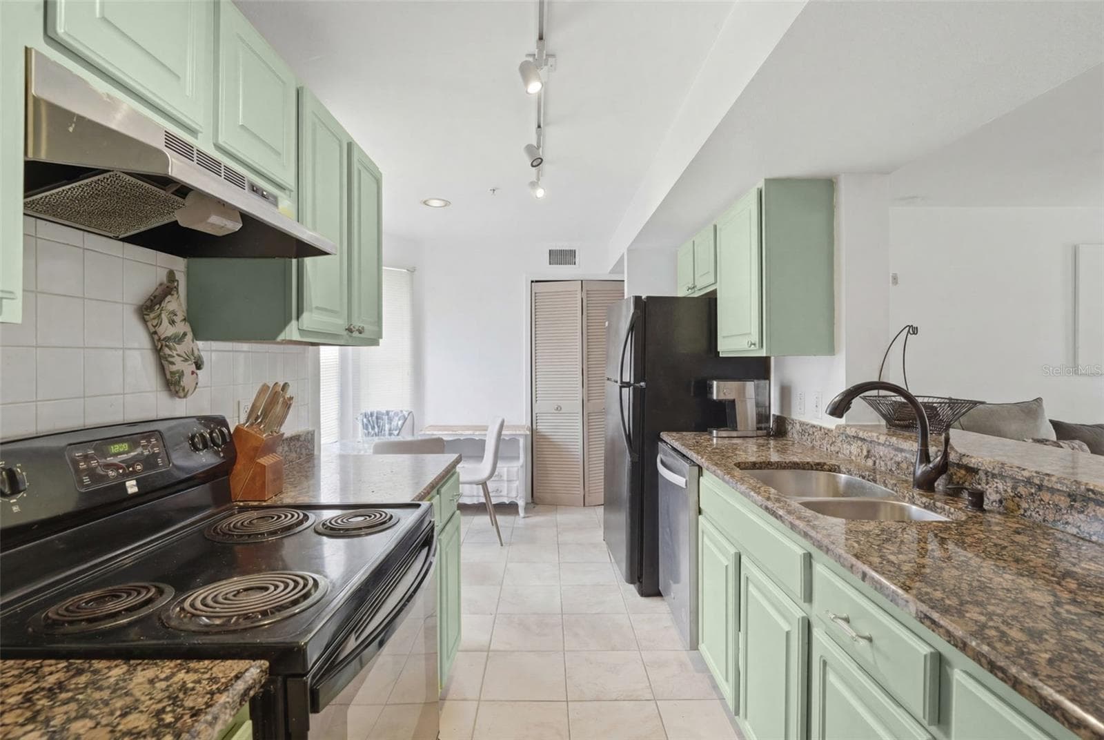 420 SUMMIT RIDGE PLACE — photo 9 of 30