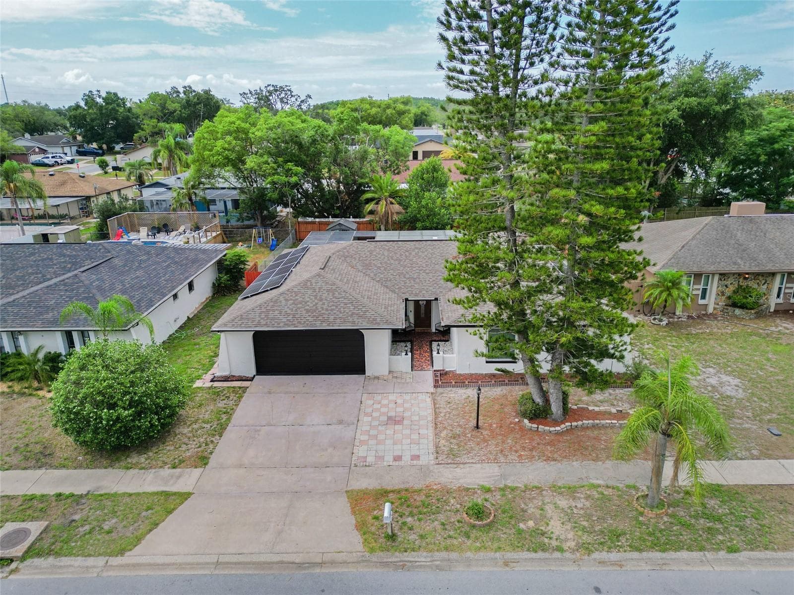 10951 PEPPERTREE LN — photo 1 of 40