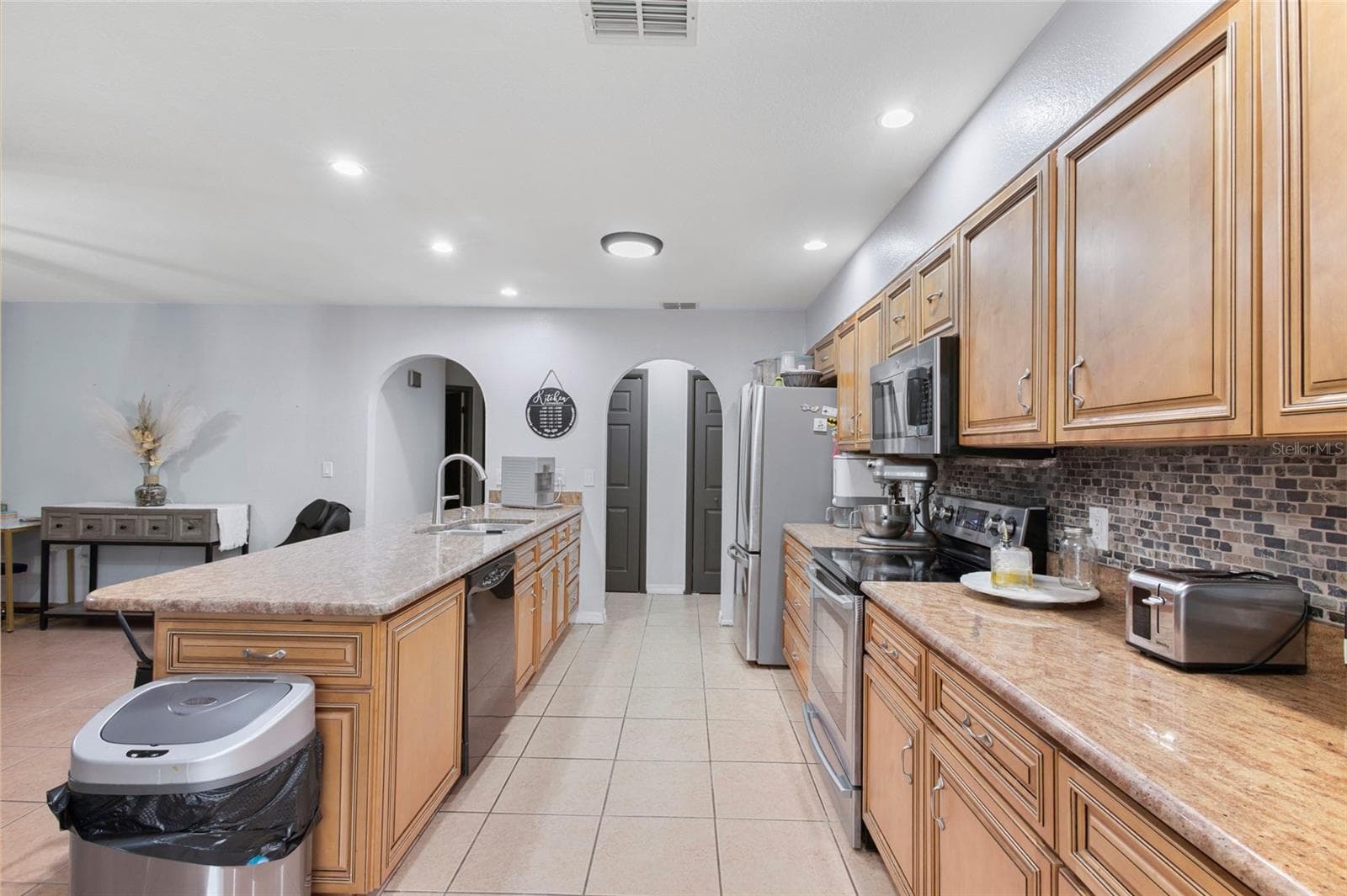 10951 PEPPERTREE LN — photo 18 of 40
