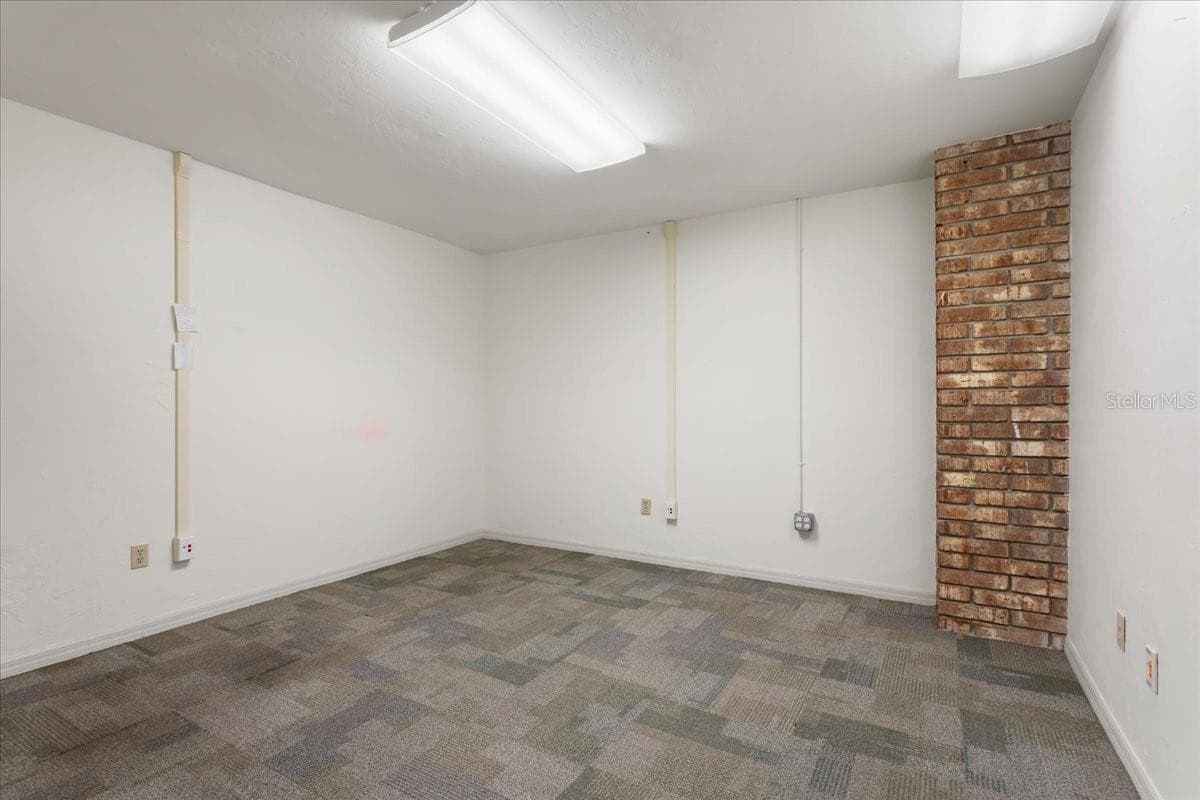 7019 11TH PLACE — photo 7 of 14