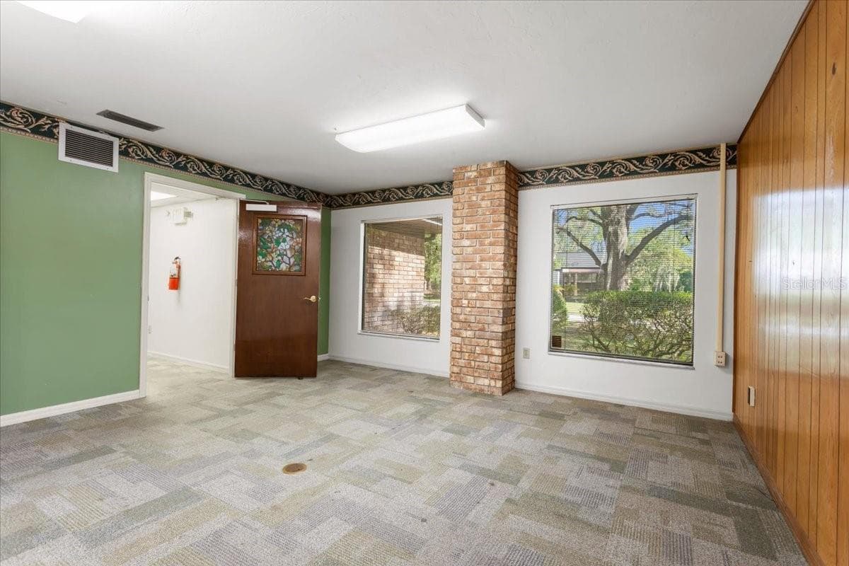 7019 11TH PLACE — photo 5 of 14