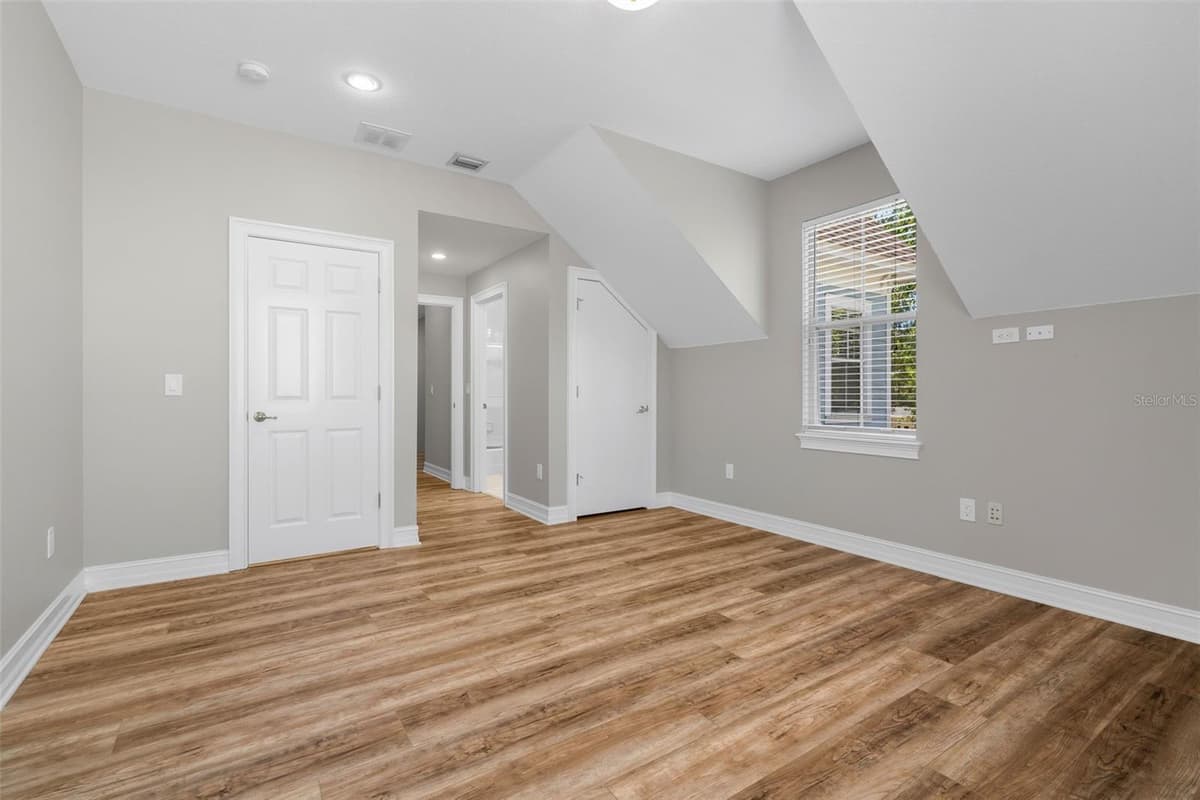 907 WESTPARK DRIVE — photo 31 of 48