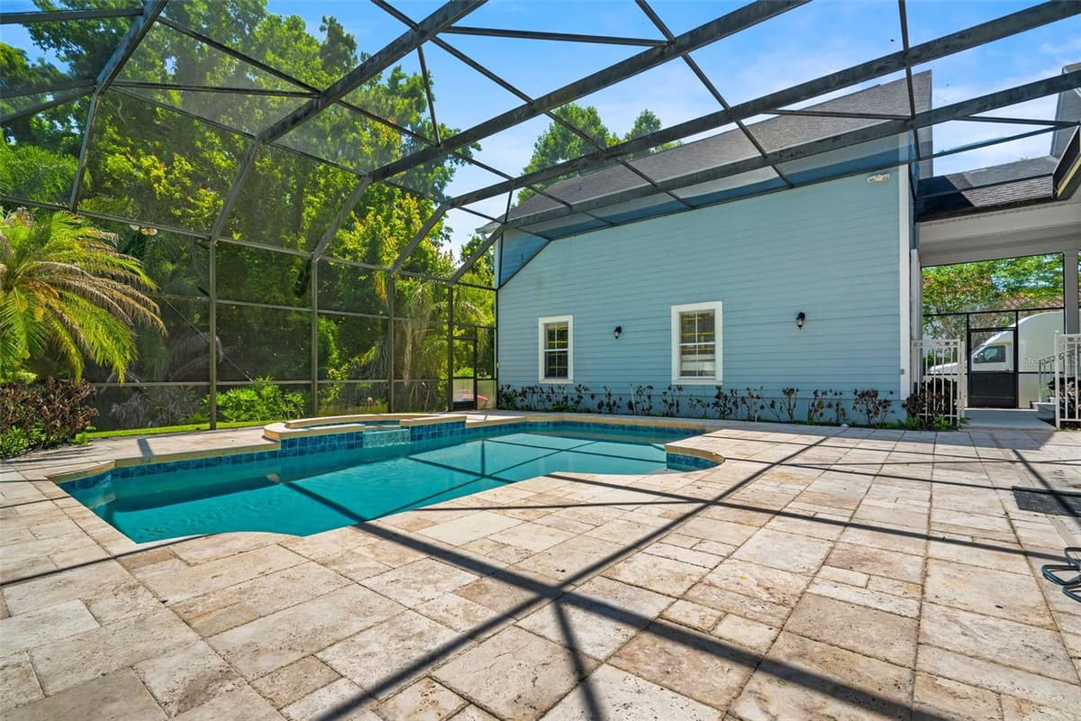 907 WESTPARK DRIVE — photo 37 of 48