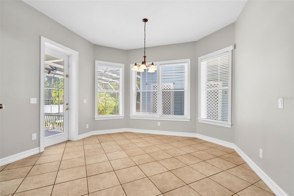 907 WESTPARK DRIVE — photo 18 of 48