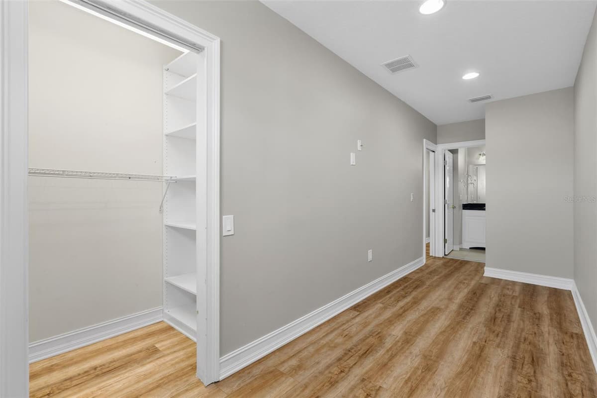 907 WESTPARK DRIVE — photo 33 of 48