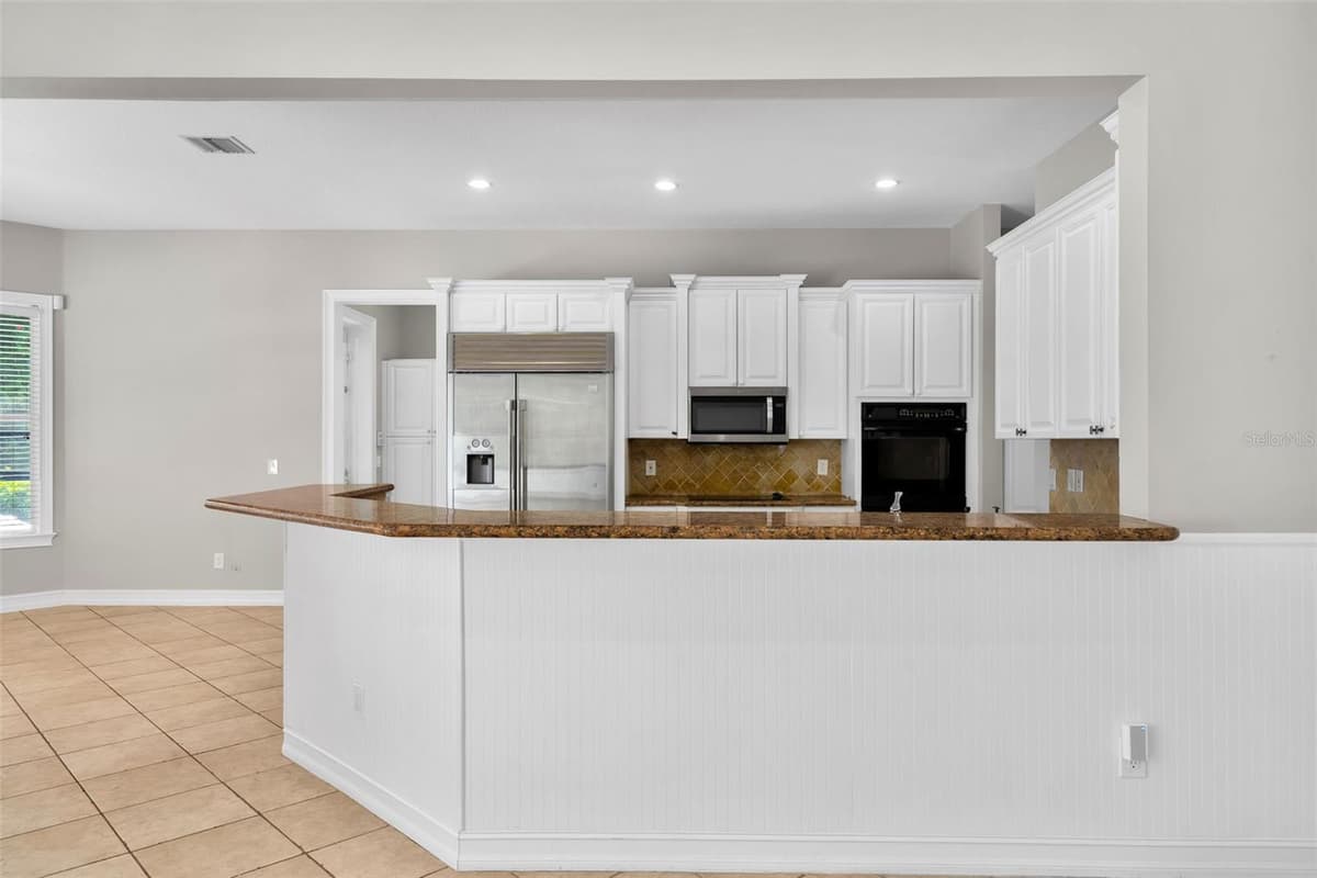 907 WESTPARK DRIVE — photo 15 of 48