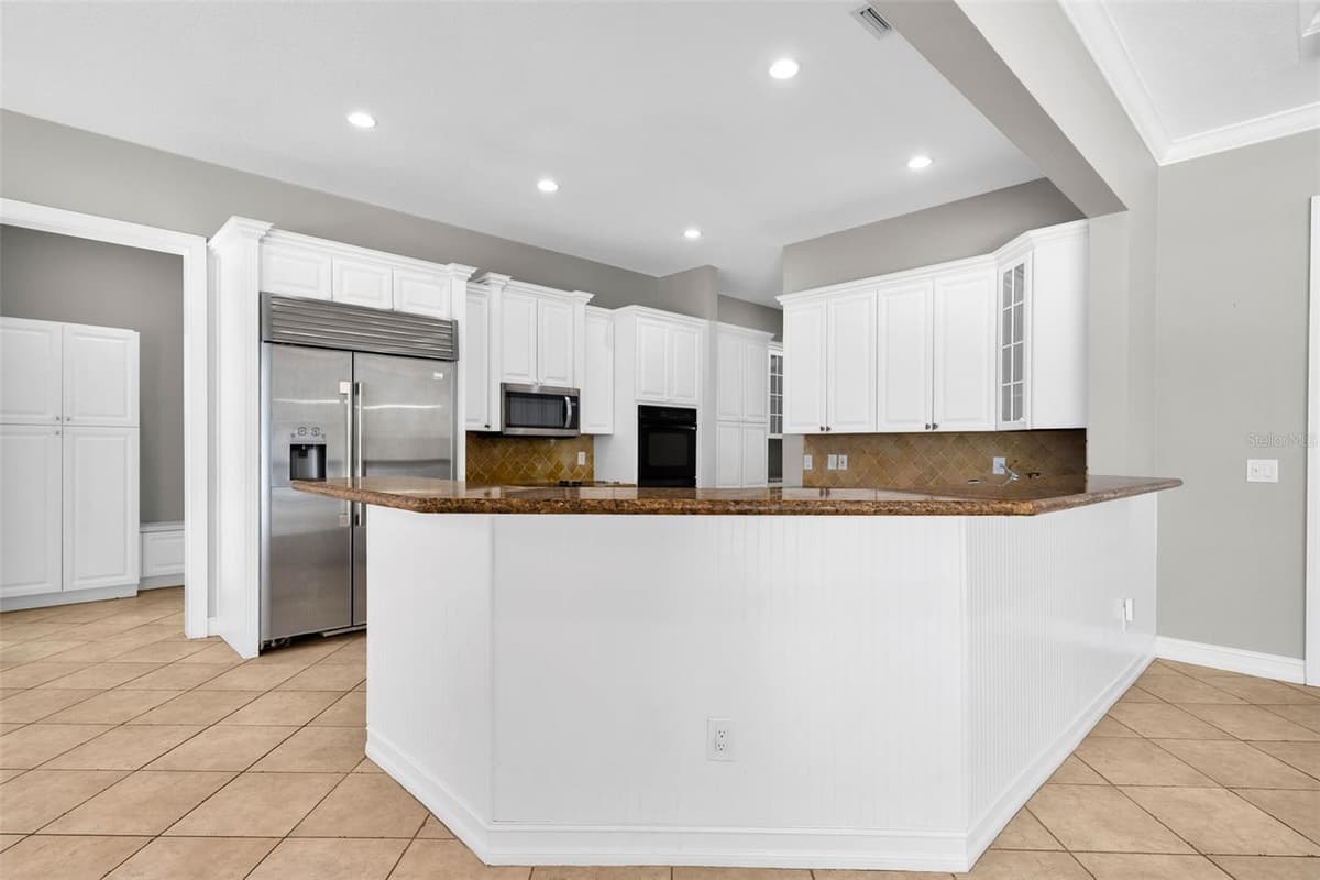 907 WESTPARK DRIVE — photo 16 of 48