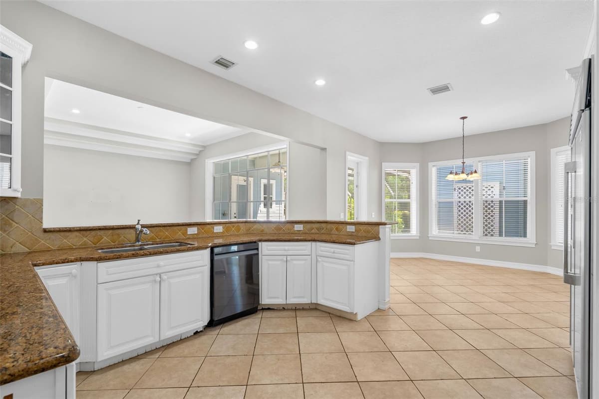 907 WESTPARK DRIVE — photo 17 of 48
