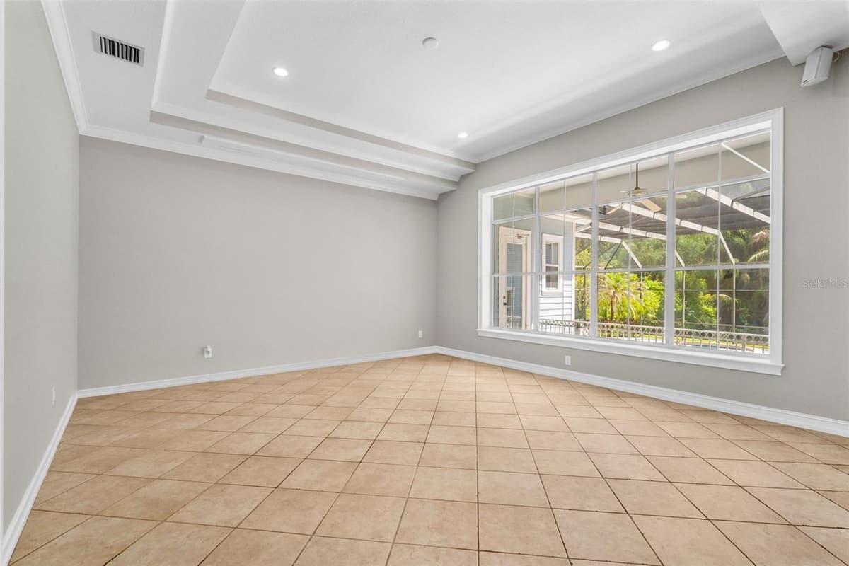 907 WESTPARK DRIVE — photo 10 of 48