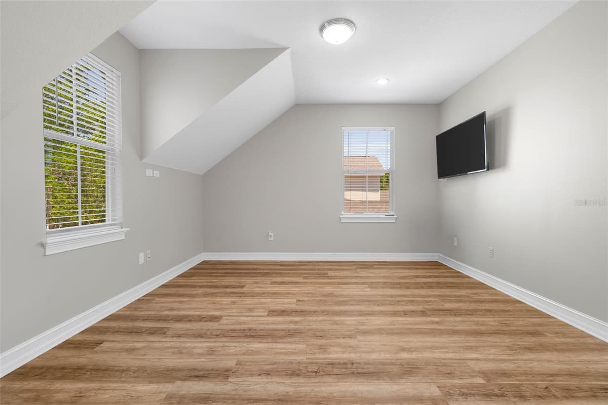 907 WESTPARK DRIVE — photo 30 of 48