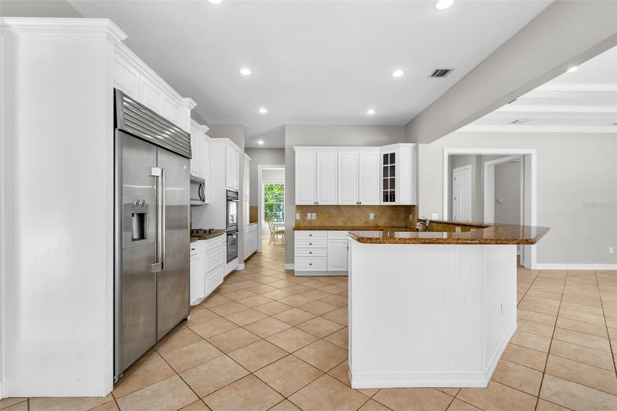 907 WESTPARK DRIVE — photo 12 of 48
