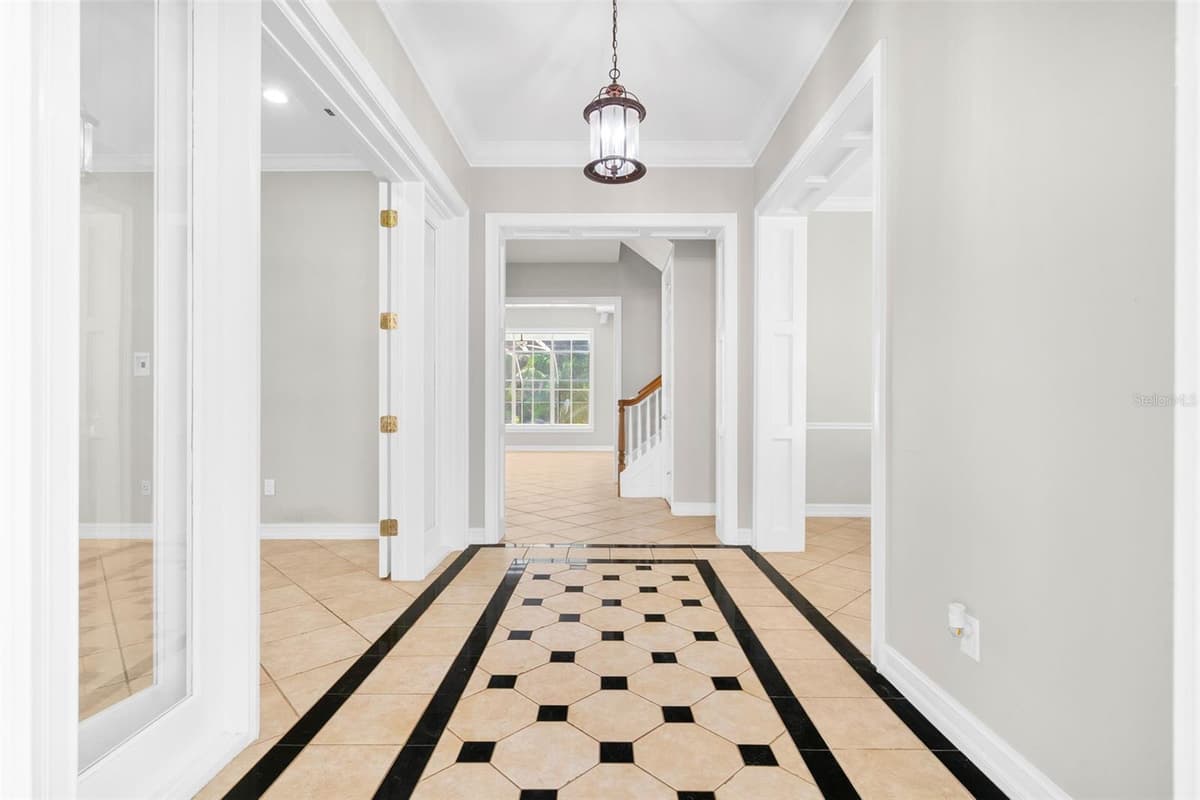 907 WESTPARK DRIVE — photo 4 of 48