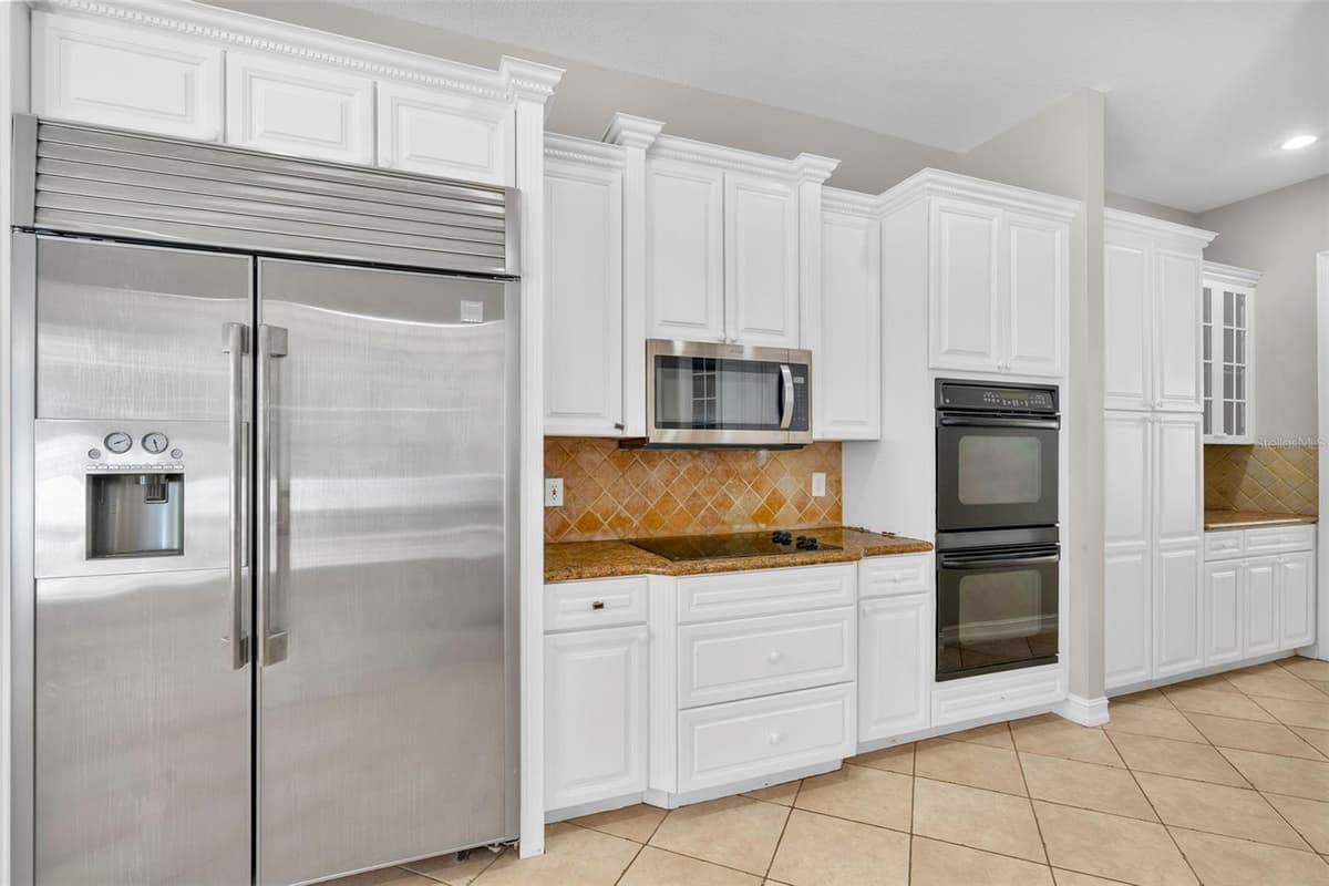 907 WESTPARK DRIVE — photo 13 of 48