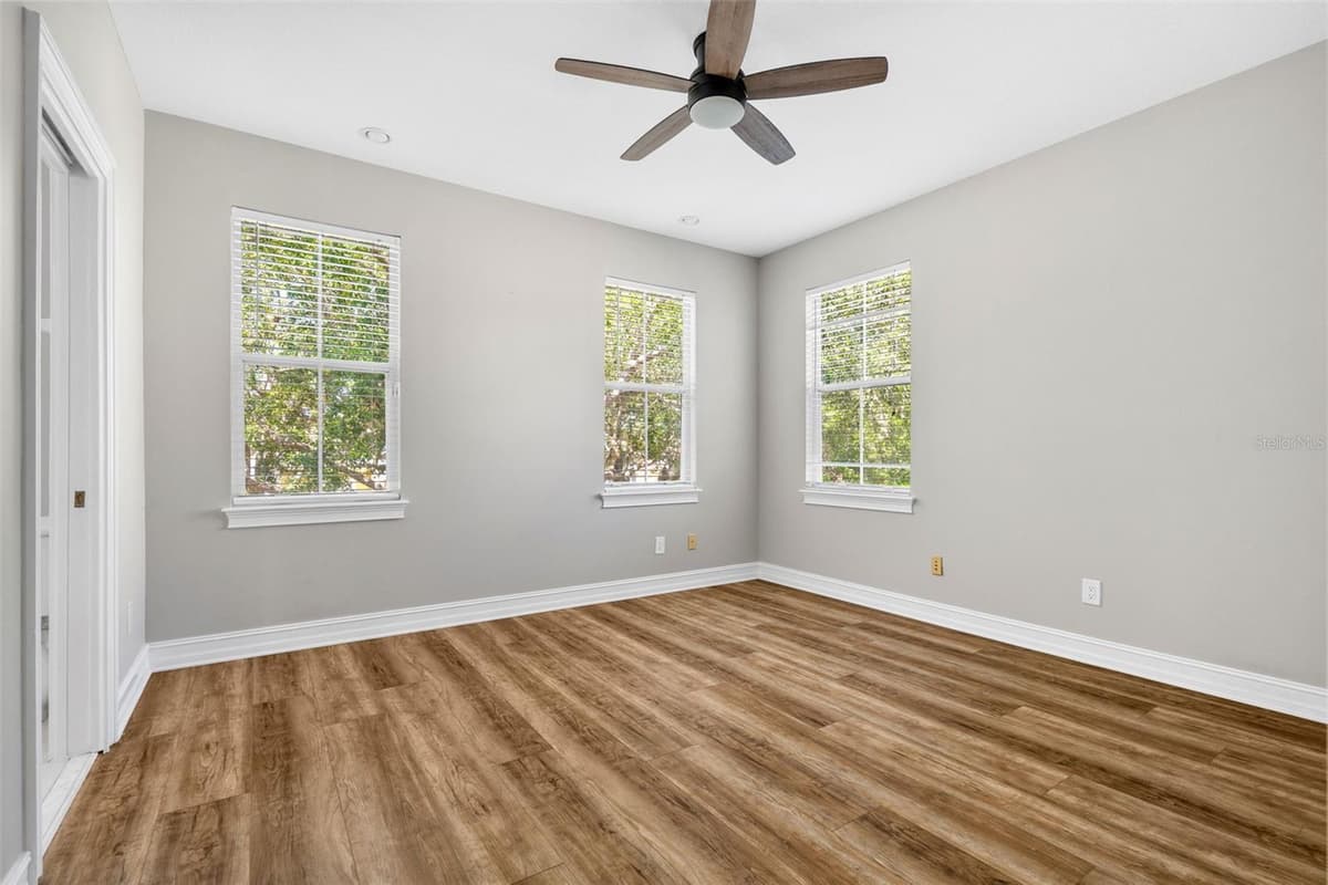 907 WESTPARK DRIVE — photo 28 of 48