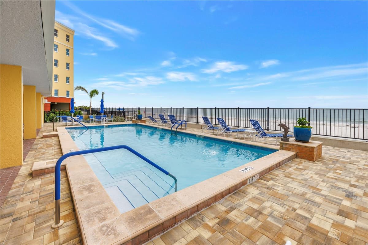 16750 GULF BOULEVARD — photo 37 of 69