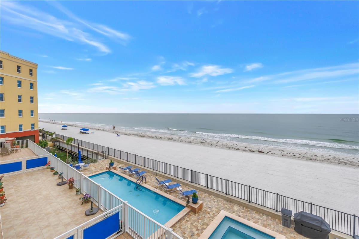 16750 GULF BOULEVARD — photo 35 of 69