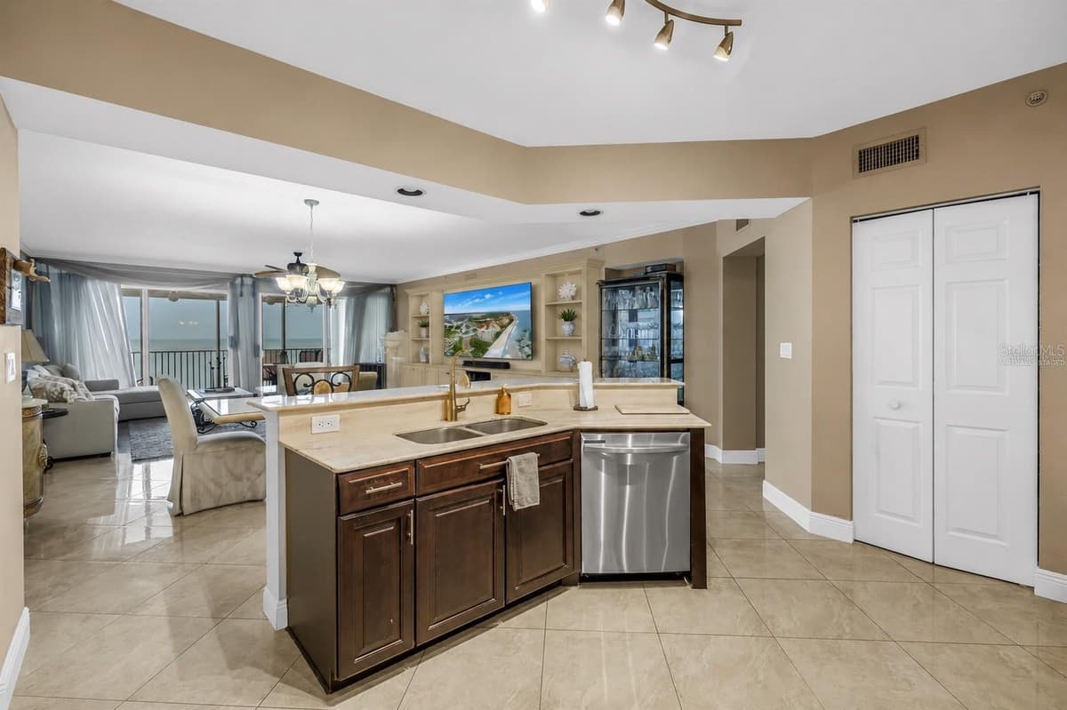 16750 GULF BOULEVARD — photo 9 of 69