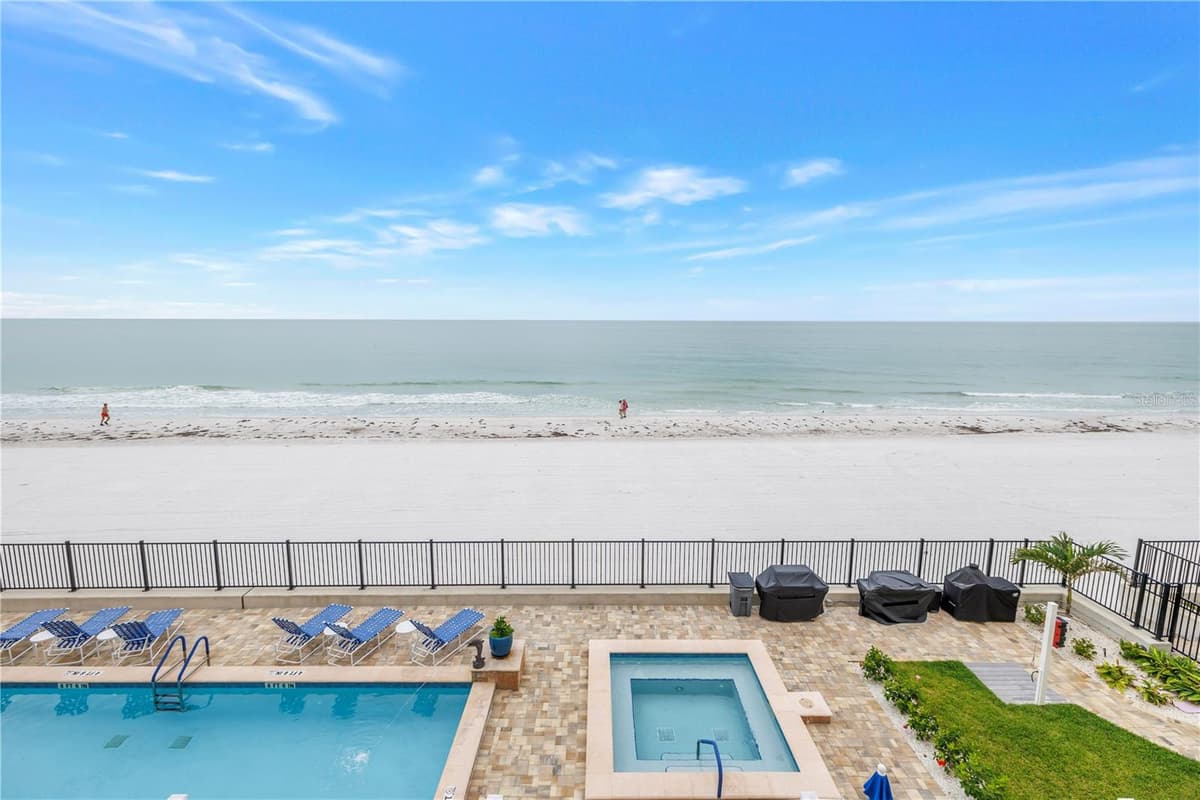 16750 GULF BOULEVARD — photo 34 of 69