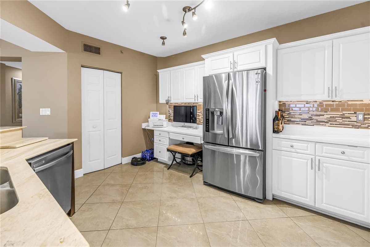 16750 GULF BOULEVARD — photo 8 of 69