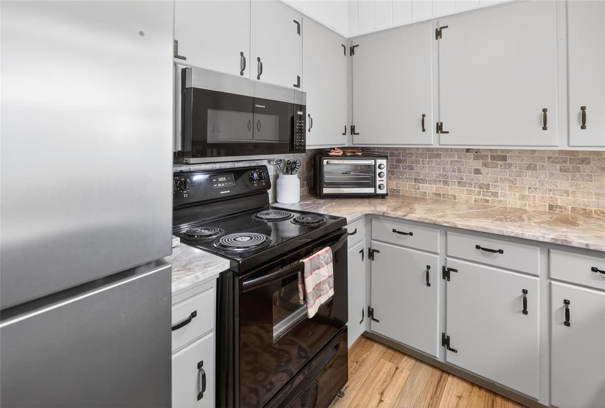 7588 CRESCENT LOOP — photo 17 of 40