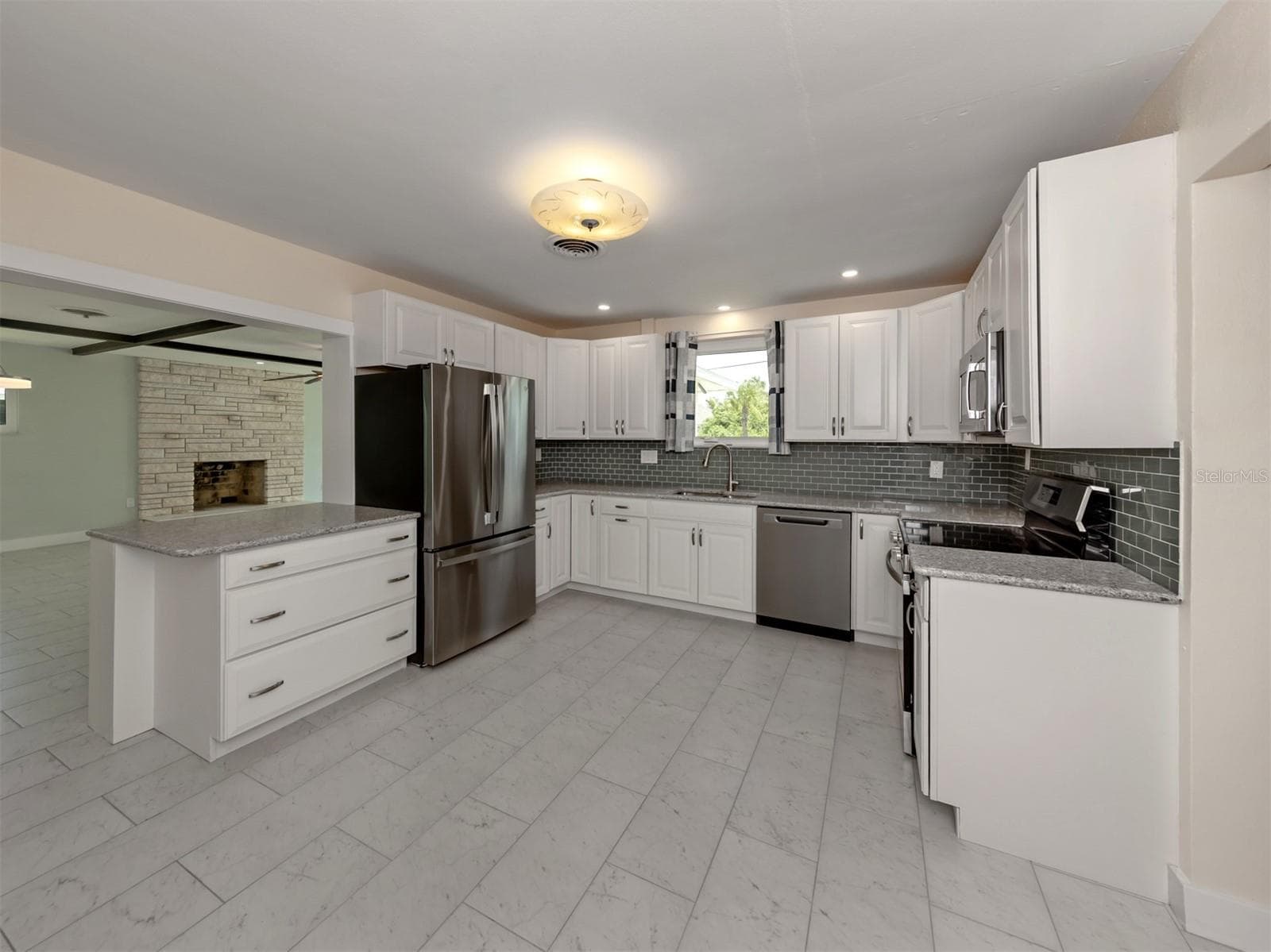 908 VILLAS DRIVE — photo 6 of 59
