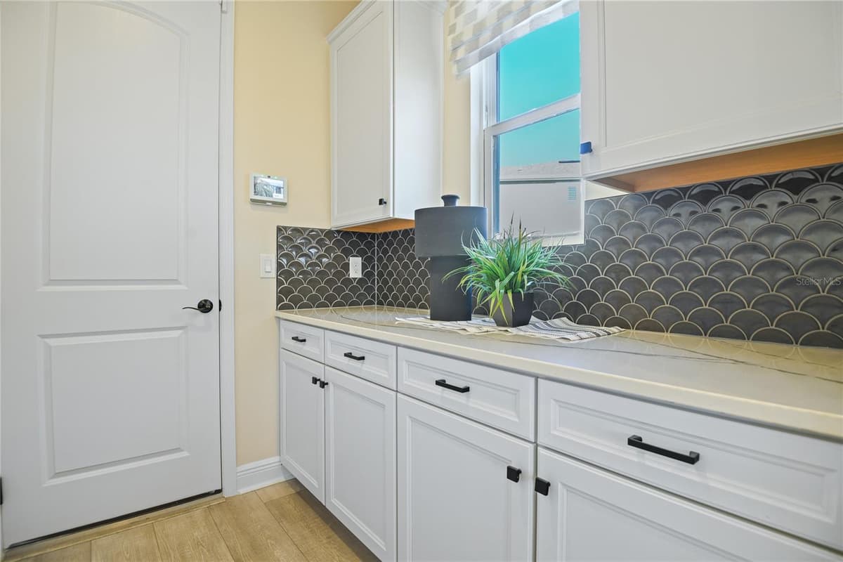 6410 CLOVER STREET — photo 11 of 31