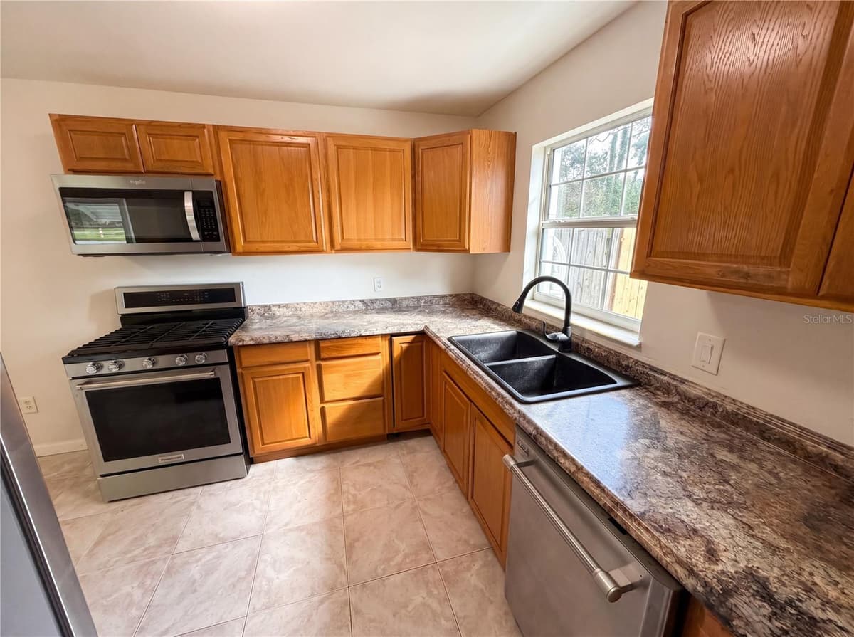 1057 LAKEMOOR BOULEVARD — photo 12 of 30