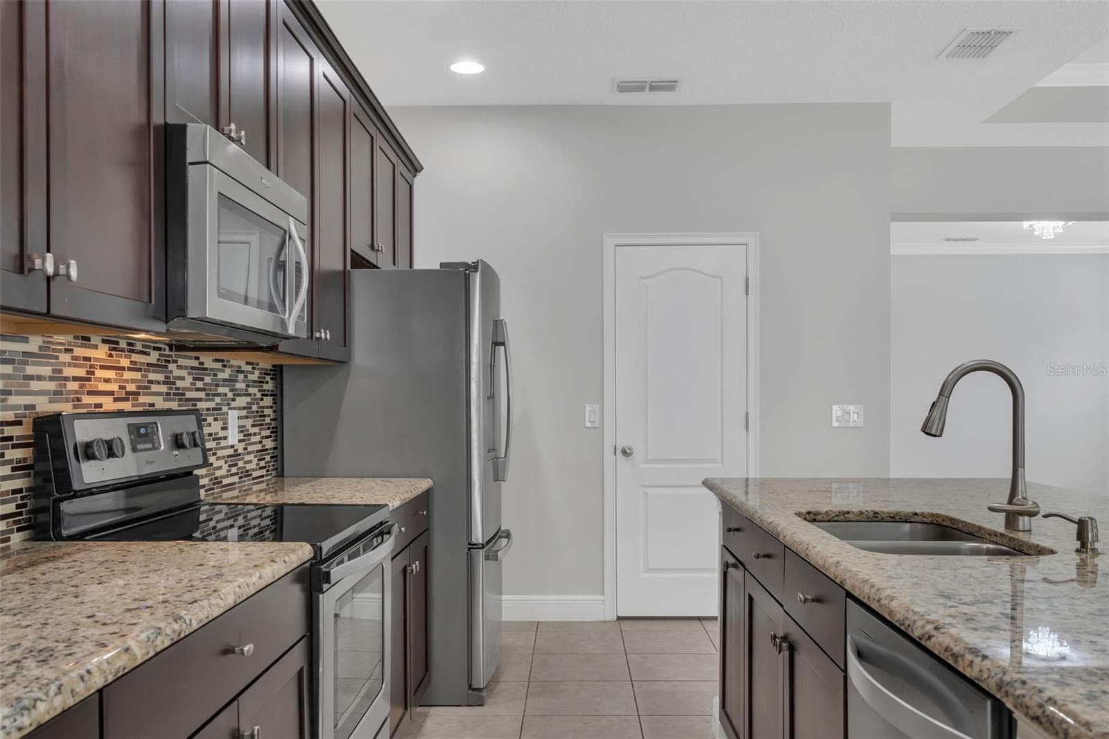 12826 WOODMERE CLOSE DR — photo 9 of 44