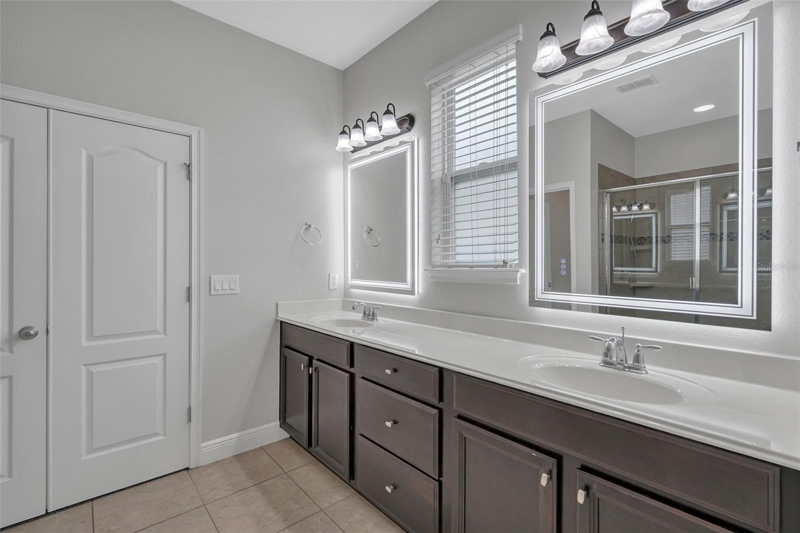 12826 WOODMERE CLOSE DR — photo 21 of 44