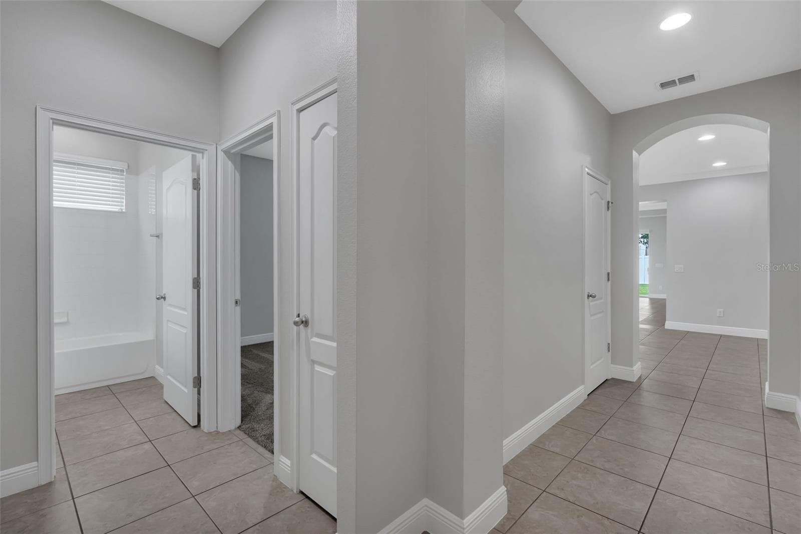 12826 WOODMERE CLOSE DR — photo 5 of 44