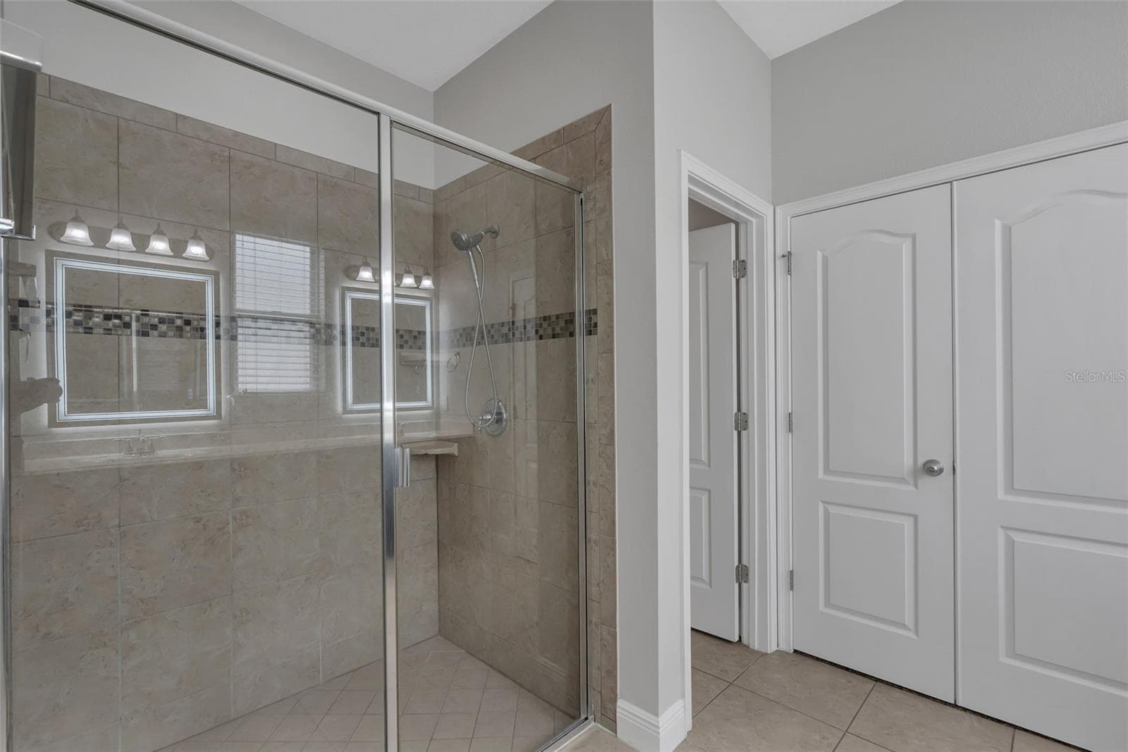 12826 WOODMERE CLOSE DR — photo 22 of 44