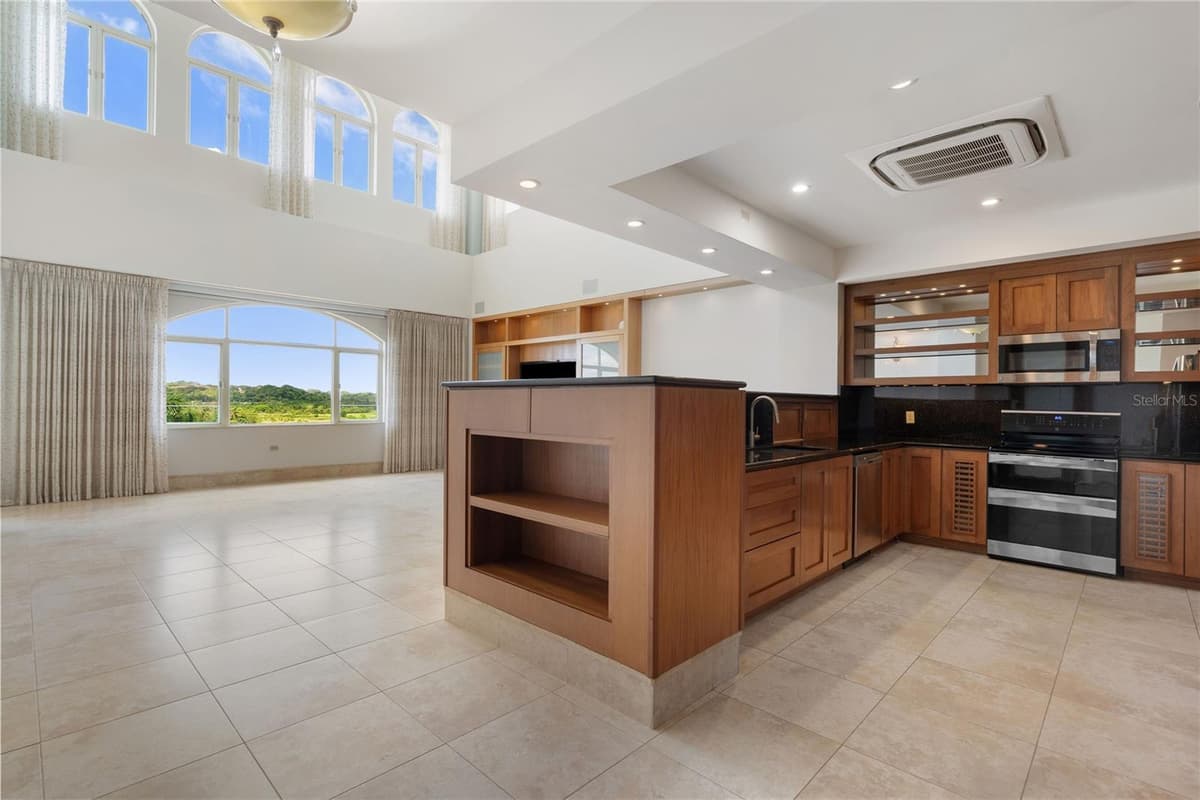 500 PLANTATION VILLAGE DRIVE — photo 10 of 62