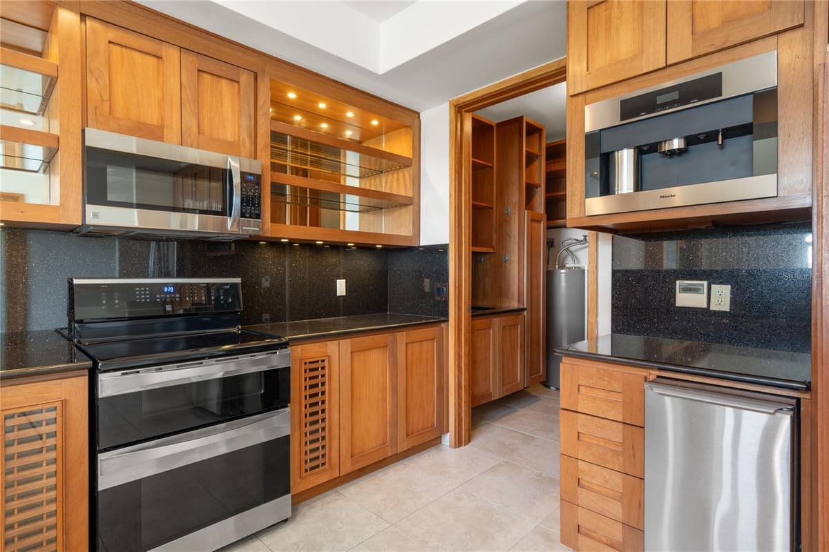 500 PLANTATION VILLAGE DRIVE — photo 11 of 62