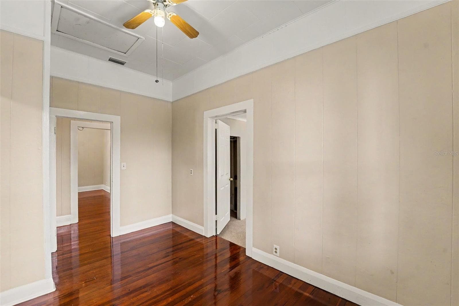 4109 SUWANEE AVENUE — photo 14 of 39