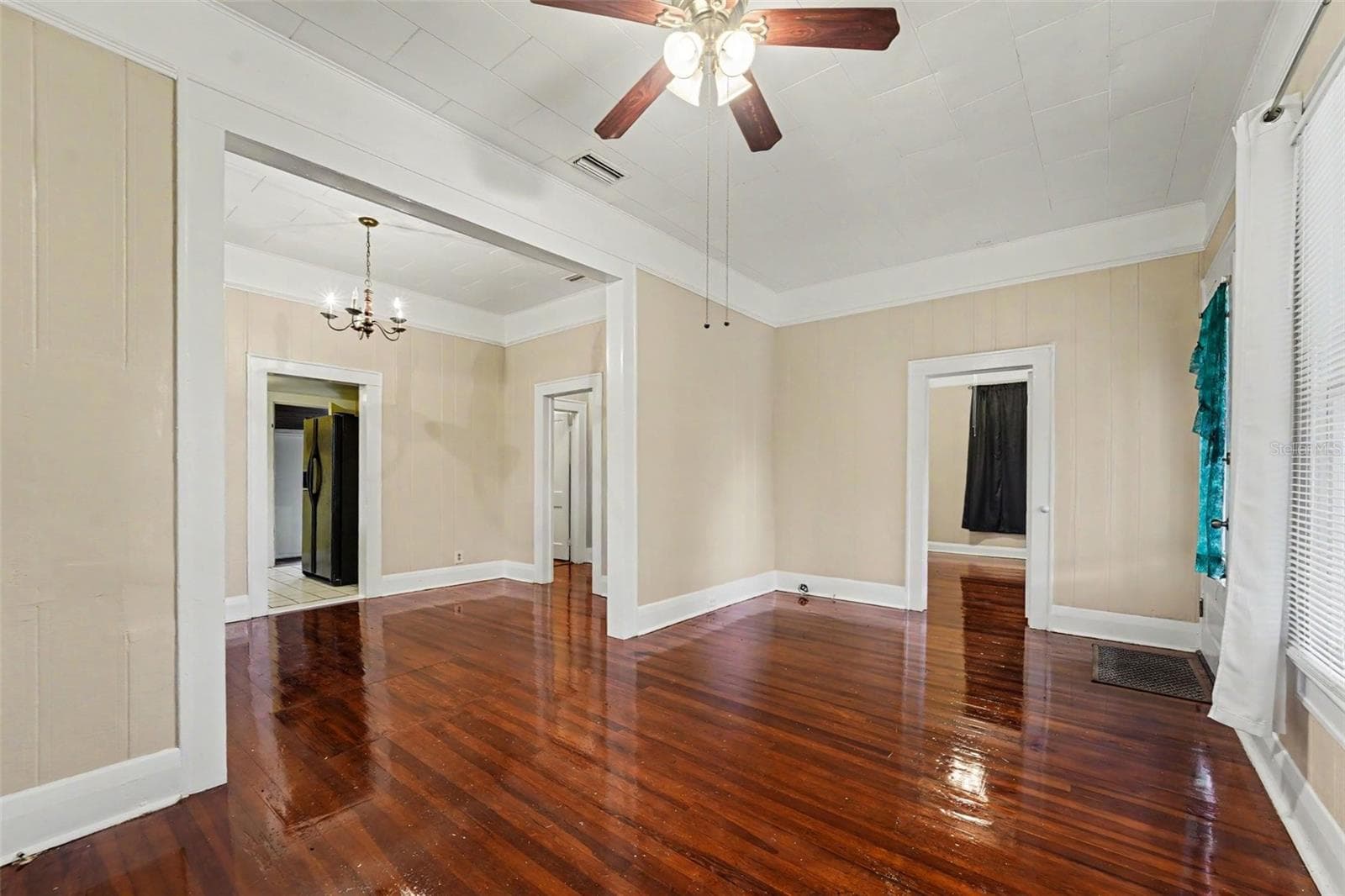 4109 SUWANEE AVENUE — photo 10 of 39